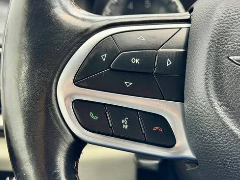 Used 2019 Chrysler Pacifica Touring Plus w/ Advanced Safetytec Group image 20