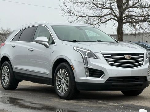 Used 2018 Cadillac XT5 Luxury w/ Driver Awareness Package FWD image 8