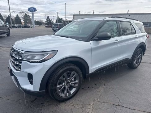 New 2026 Ford Explorer Active image 2