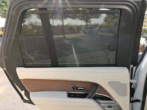 Used 2023 Land Rover Range Rover Autobiography image 38