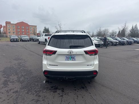 Used 2019 Toyota Highlander SE image 4