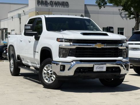 Used 2025 Chevrolet Silverado 2500 LT w/ Convenience Package AWD/4WD image 2