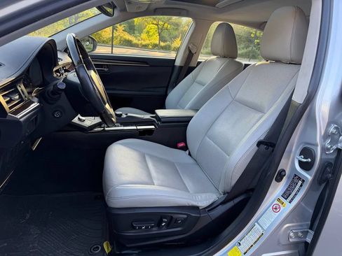 Used 2015 Lexus ES 350 w/ Premium Package FWD image 24