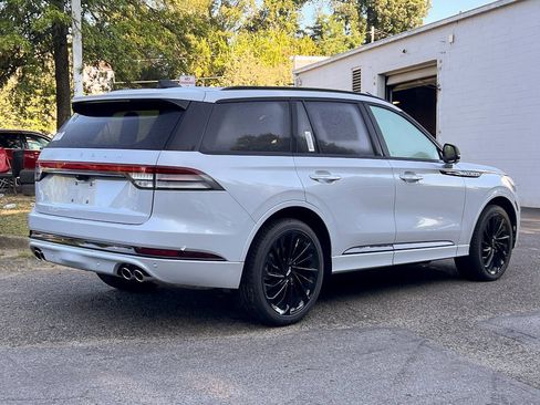 New 2025 Lincoln Aviator Reserve w/ Luxury Package image 3