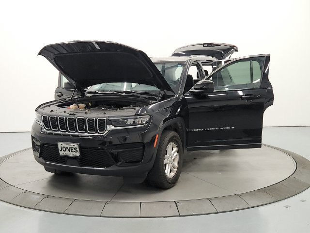 Used 2024 Jeep Grand Cherokee Laredo RWD image 12