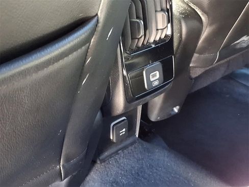 Used 2023 Jeep Compass Limited image 18