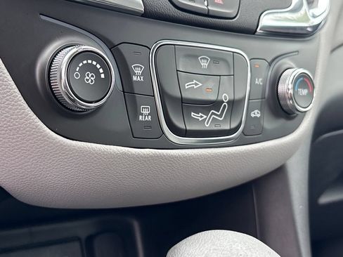 Used 2023 Chevrolet Equinox LS FWD image 12