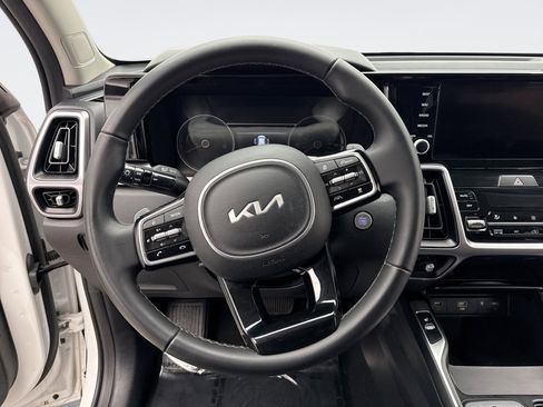 Used 2023 Kia Sorento EX AWD/4WD image 12