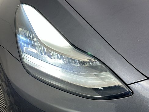 Used 2020 Tesla Model 3 Standard Range Plus RWD image 9