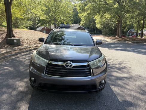 Used 2016 Toyota Highlander XLE FWD image 10