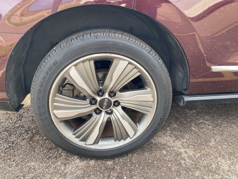 Used 2018 Lincoln Navigator Reserve w/ Technology Package AWD/4WD image 9