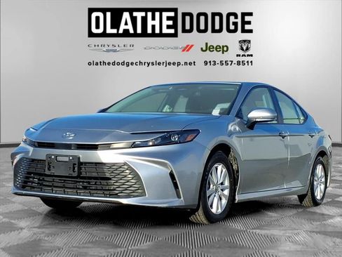 Used 2025 Toyota Camry LE image 1