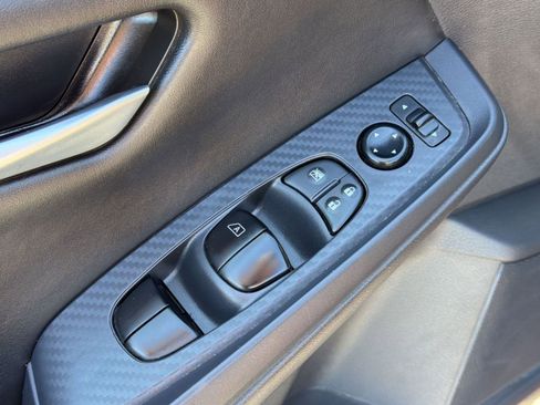Used 2025 Nissan Sentra SV FWD image 18
