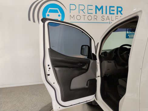 Used 2017 Nissan NV200 S image 45