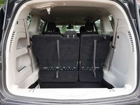 Used 2023 Chrysler Voyager LX image 27