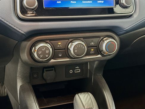 Used 2025 Nissan Versa SV FWD image 23