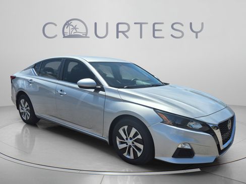 Certified 2022 Nissan Altima 2.5 S FWD image 9