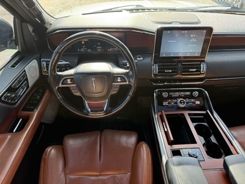 Used 2021 Lincoln Navigator Reserve w/ Luxury Package RWD image 14