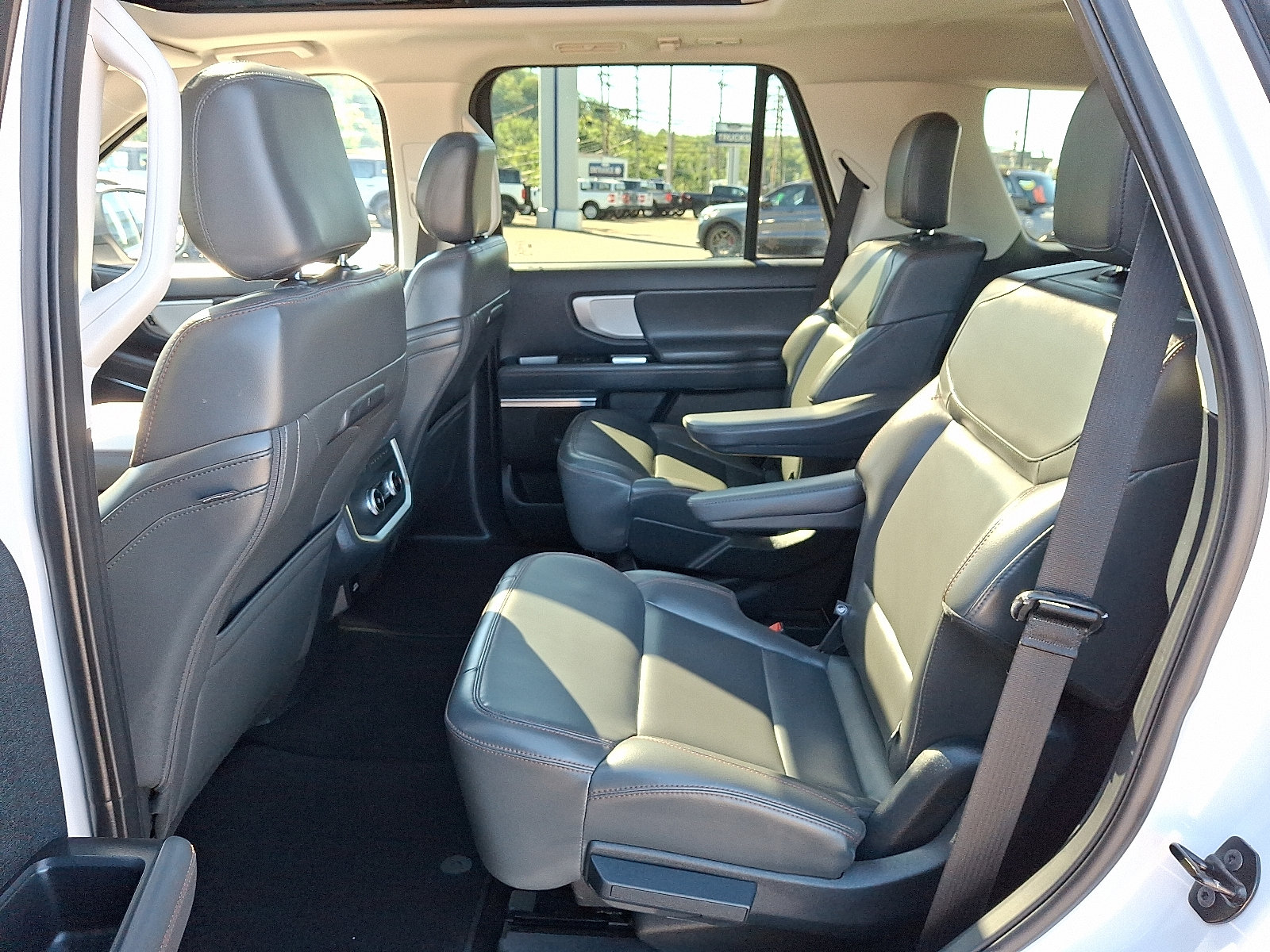 Used 2025 Ford Expedition Active AWD/4WD image 10