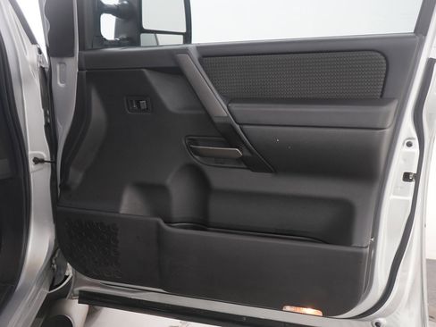 Used 2013 Nissan Titan SV w/ SV Value Truck Pkg image 9