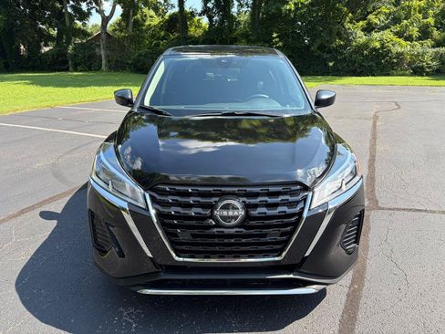 Used 2023 Nissan Kicks S FWD image 2