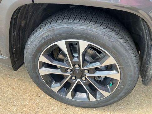 Certified 2022 Jeep Grand Cherokee L Overland AWD/4WD image 27