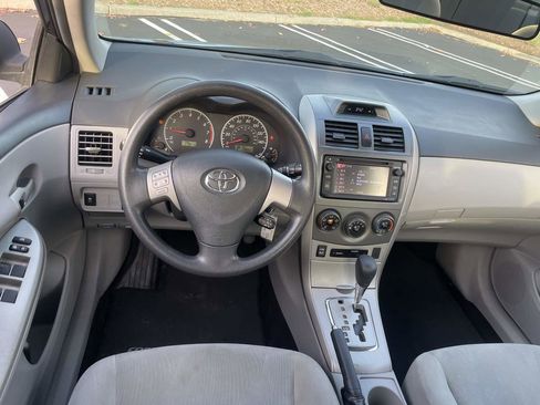 Used 2013 Toyota Corolla LE image 10
