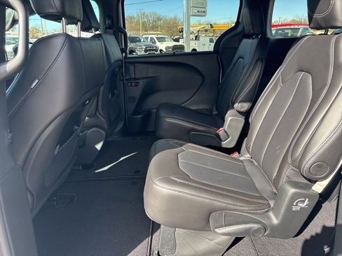 New 2026 Chrysler Pacifica Select image 13