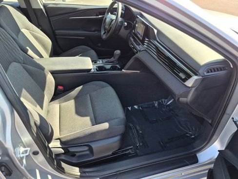 Used 2025 Toyota Camry LE FWD image 5