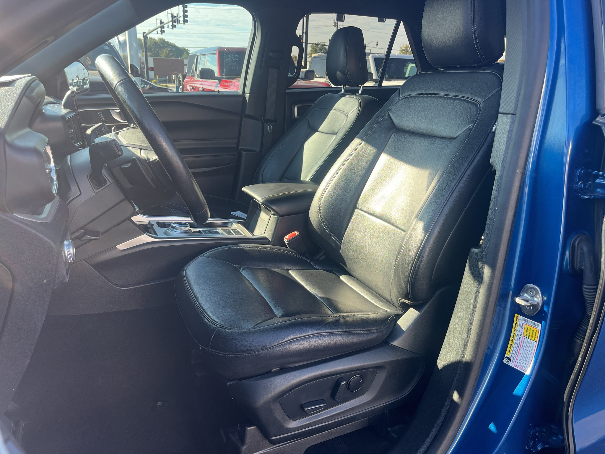Used 2020 Ford Explorer XLT w/ Equipment Group 202A RWD image 17