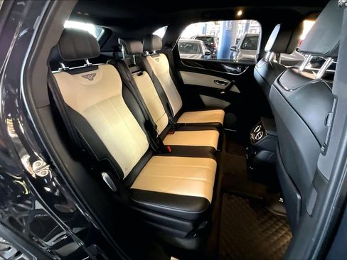 Used 2018 Bentley Bentayga Activity image 20