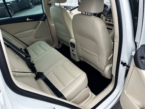 Used 2016 Volkswagen Tiguan SE AWD/4WD image 11