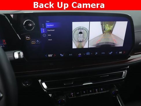 Used 2025 Chevrolet Traverse Z71 image 24