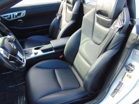Used 2013 Mercedes-Benz SLK 250 image 9