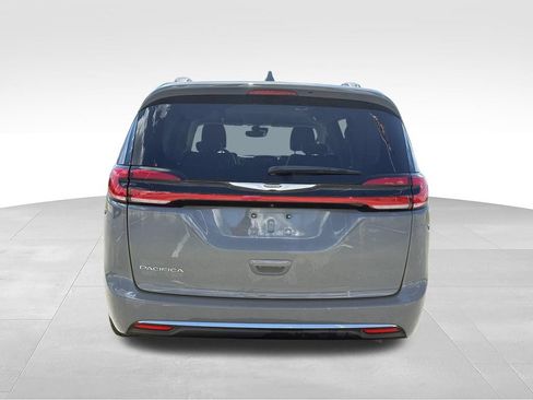 Used 2022 Chrysler Pacifica Touring-L FWD image 25