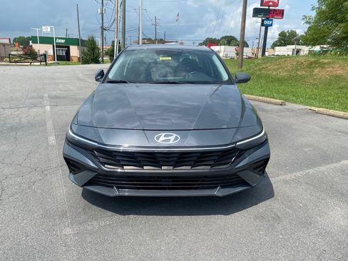 Used 2025 Hyundai Elantra SEL FWD image 2