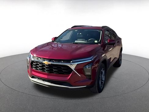 Used 2025 Chevrolet Trax LT image 7