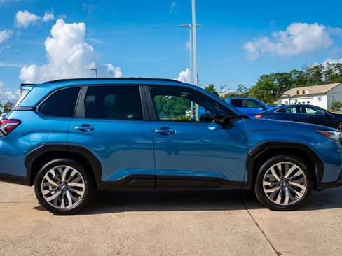 Certified 2025 Subaru Forester Touring AWD/4WD image 19