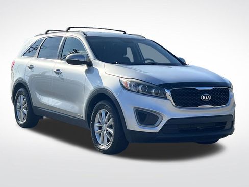 Used 2016 Kia Sorento LX w/ LX Convenience Package image 32