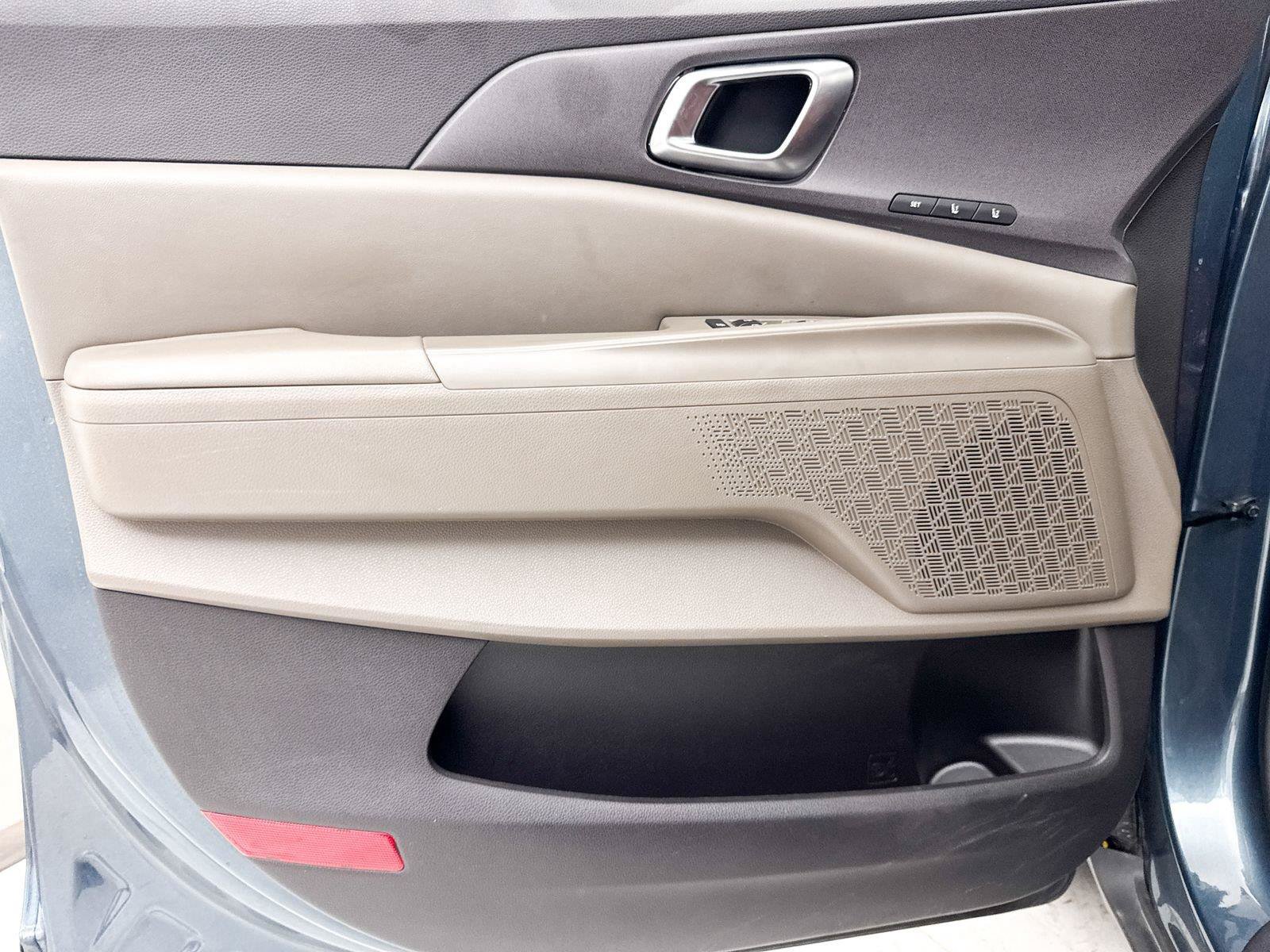 Used 2025 Kia Carnival SX FWD image 30