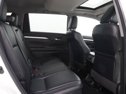 Used 2017 Toyota Highlander XLE w/ Protection Package #3 AWD/4WD image 15
