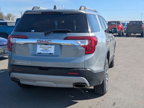 Certified 2023 GMC Acadia SLT image 3