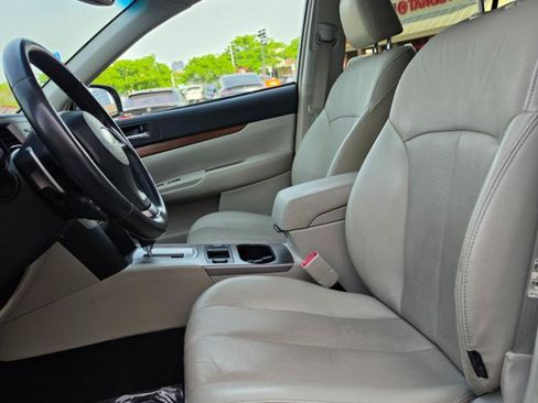 Used 2014 Subaru Outback 2.5i Limited w/ Moonroof Package AWD/4WD image 11