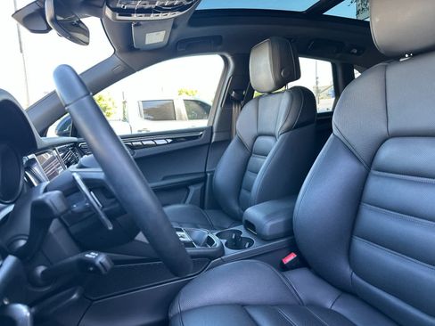 Used 2026 Porsche Macan AWD/4WD image 5