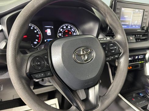Used 2021 Toyota RAV4 LE FWD image 21