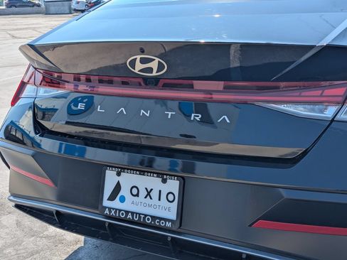 Used 2025 Hyundai Elantra SEL FWD image 5