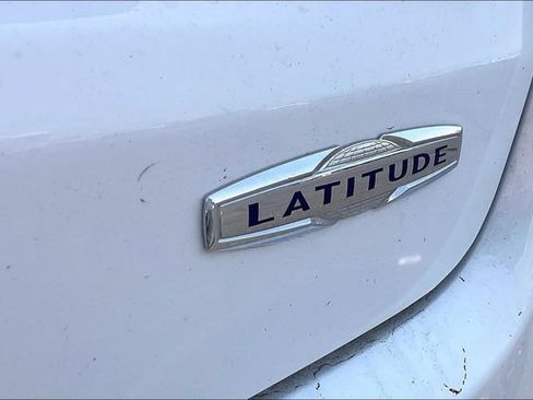 Used 2025 Jeep Compass Latitude AWD/4WD image 33