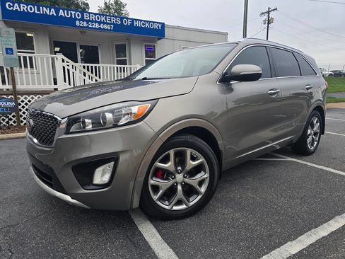 Used 2016 Kia Sorento SX FWD image 2