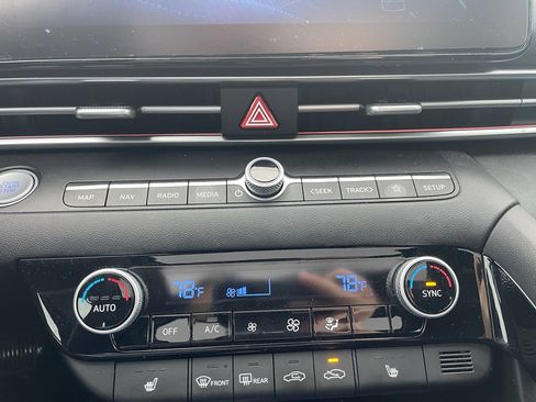 Used 2024 Hyundai Elantra SEL w/ Convenience Package image 15