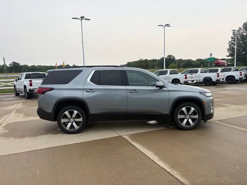 Used 2023 Chevrolet Traverse LT w/ LT Premium Package AWD/4WD image 7